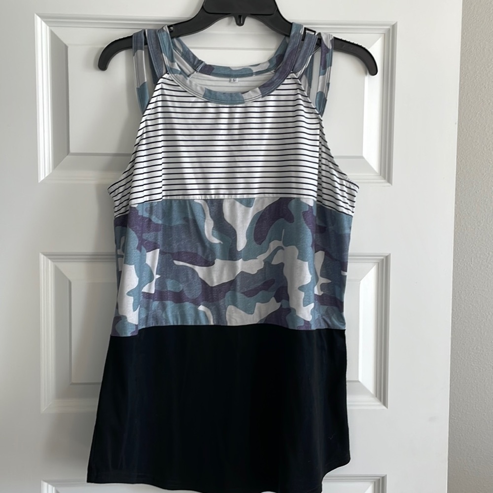Sleeveless shirt. Size L. Purchased from boutique